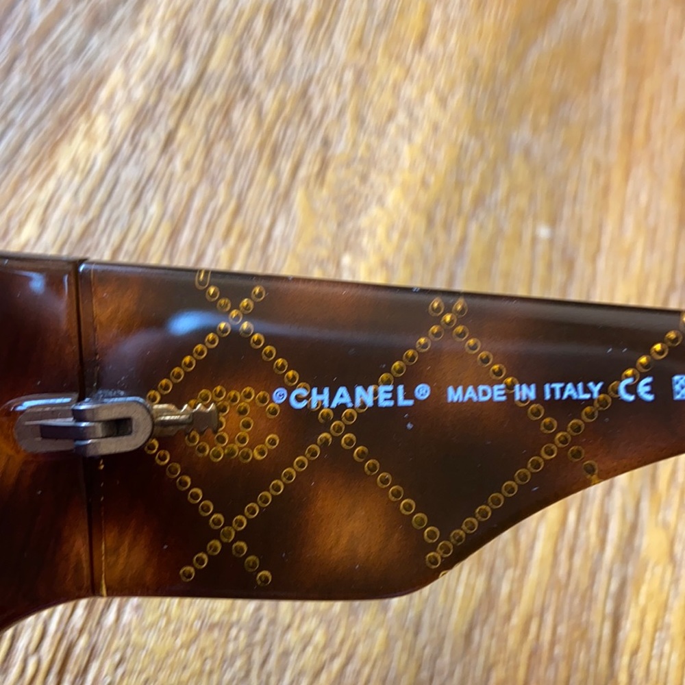 Chanel oversized sunglasses w/ Swarovski crystals - Picture 15 of 16